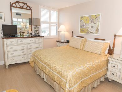 Siesta Key Vacation Rental Condo Sleeps Six